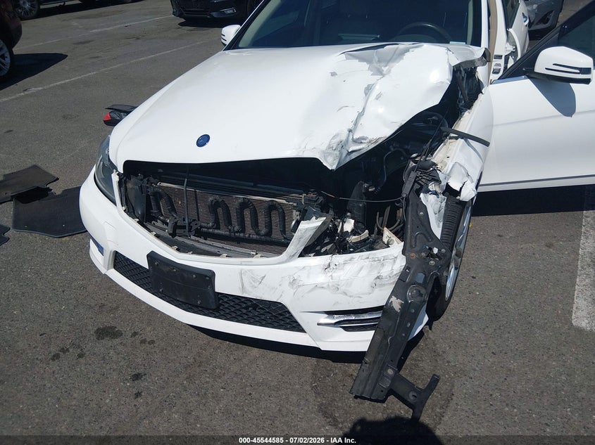 2013 Mercedes-benz C-klasse VIN WDDGF8AB8DA822420 IAAI salvage auction — LEFT FRONT, Clear (New Jersey), sold $1,125 on 2026-07-27 (photo 6)
