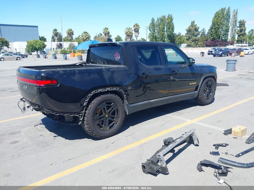 2023 Rivian R1t VIN 7FCTGAAAXPN020981 IAAI salvage auction — REAR END, Salvage Title, sold $15,600 on 2026-07-20 (photo 4)