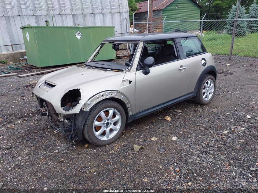 2009 Mini Cooper VIN WMWMF73569TW82195 IAAI salvage auction — NORMAL WEAR, Salvage (Pennsylvania), sold $25 on 2026-07-16 (photo 2)