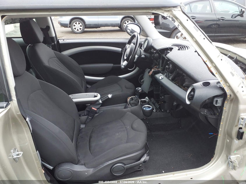 2009 Mini Cooper VIN WMWMF73569TW82195 IAAI salvage auction — NORMAL WEAR, Salvage (Pennsylvania), sold $25 on 2026-07-16 (photo 5)