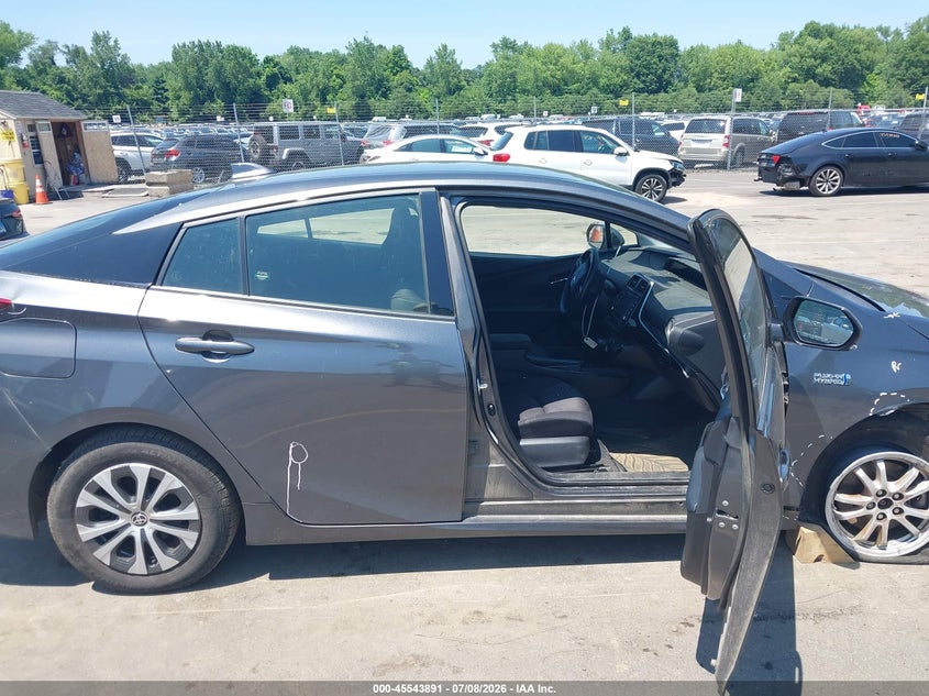 2020 Toyota Prius VIN JTDKARFP7L3155999 IAAI salvage auction — RIGHT FRONT, Salvage (Connecticut), sold $5,700 on 2026-07-23 (photo 5)