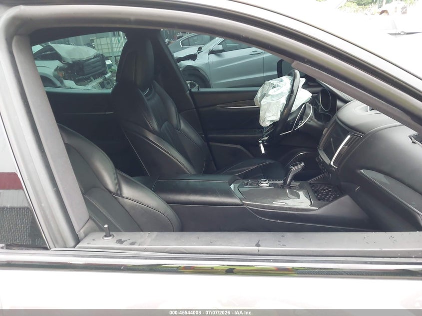 2019 Maserati Levante VIN ZN661XUS9KX333317 IAAI salvage auction — FRONT & REAR, Salvage Title, sold $2,550 on 2026-08-02 (photo 5)