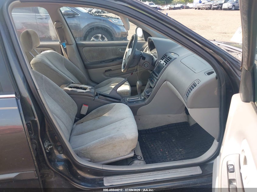 2001 Nissan Maxima VIN JN1CA31D81T614097 IAAI salvage auction — NORMAL WEAR, Clear (New Jersey), sold $375 on 2026-07-29 (photo 5)