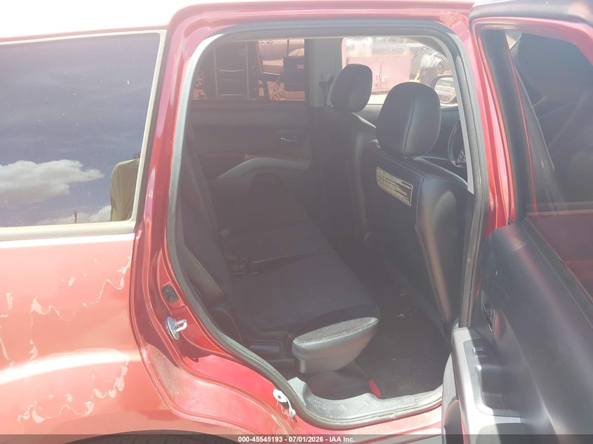 2011 Mitsubishi Outlander VIN JA4AS3AW9BU018361 IAAI salvage auction — NORMAL WEAR, Clear (Hawaii), sold $225 on 2026-07-14 (photo 8)