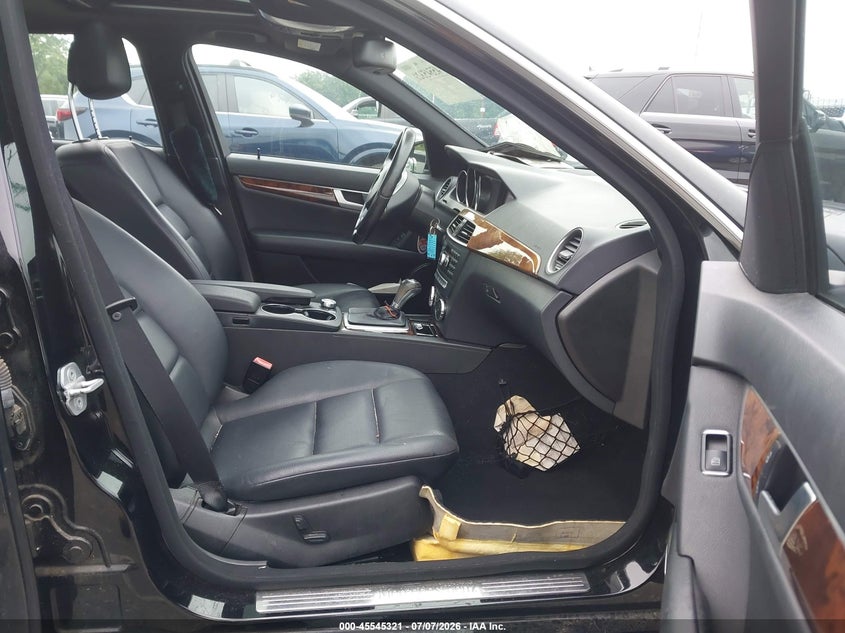 2013 Mercedes-benz C-klasse VIN WDDGF8AB7DR253254 IAAI salvage auction — WATER/FLOOD, Salvage (New Jersey), sold $975 on 2026-07-31 (photo 5)