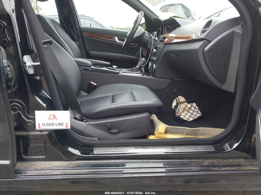 2013 Mercedes-benz C-klasse VIN WDDGF8AB7DR253254 IAAI salvage auction — WATER/FLOOD, Salvage (New Jersey), sold $975 on 2026-07-31 (photo 6)