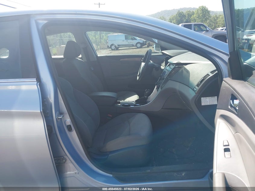 2011 Hyundai Sonata hybrid VIN KMHEC4A49BA004742 IAAI salvage auction — NORMAL WEAR, Clear (New York), sold $700 on 2026-07-23 (photo 5)