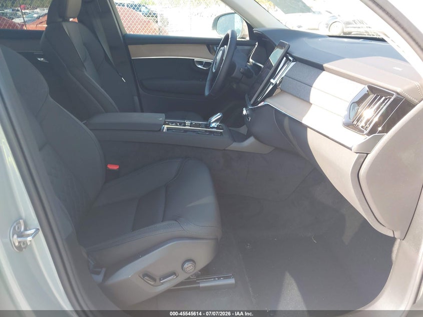 2026 Volvo Xc90 VIN YV4062PE8T1536458 IAAI salvage auction — SIDE, Salvage Title, sold $36,250 on 2026-08-12 (photo 5)