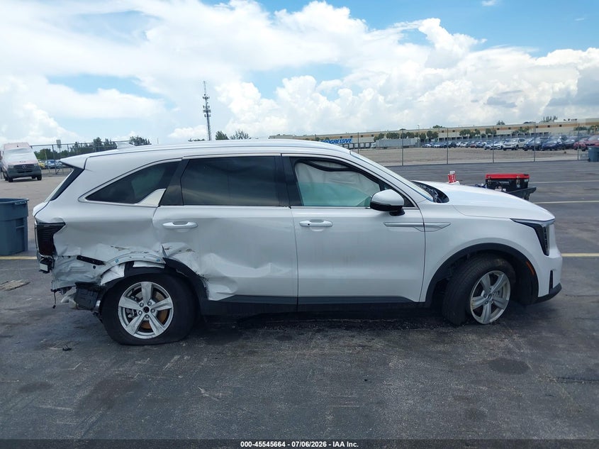 2026 Kia Sorento VIN 5XYRG4JC5TG424985 IAAI salvage auction — RIGHT SIDE, Salvage Title, sold $11,100 on 2026-08-27 (photo 6)
