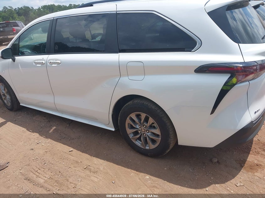 2026 Toyota Sienna VIN 5TDYRKEC6TS295677 IAAI salvage auction — NORMAL WEAR, Enterprise Vehicles Clear Only (Alabama), sold $36,275 on 2026-07-08 (photo 3)
