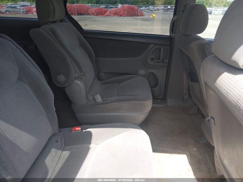 2006 Toyota Sienna VIN 5TDZA23C46S397384 IAAI salvage auction — NORMAL WEAR, Clear (Pennsylvania), sold $825 on 2026-07-20 (photo 8)