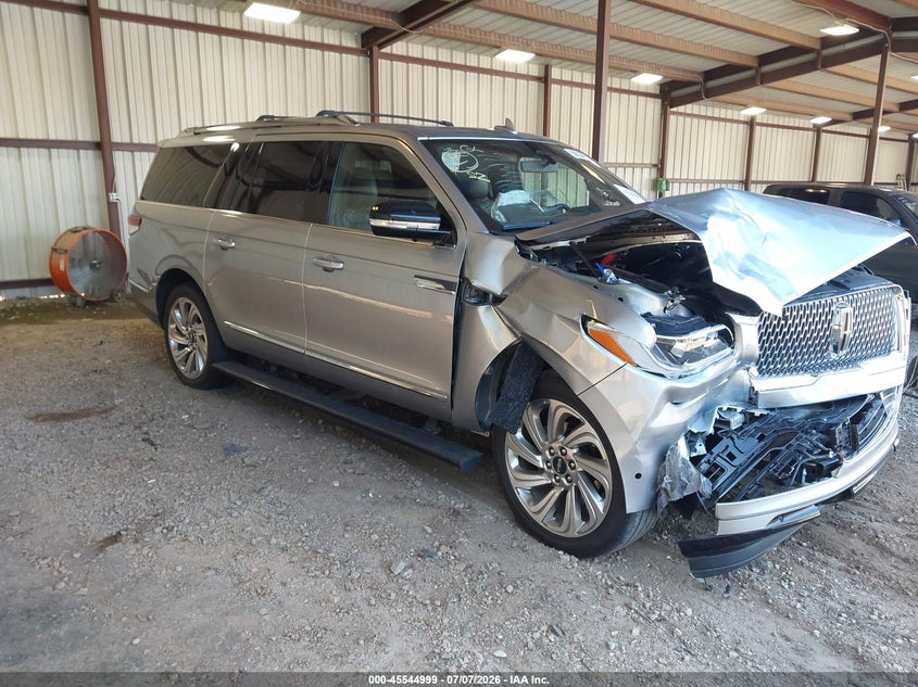 2024 Lincoln Navigator VIN 5LMJJ3LG5REL04767 — IAAI salvage auction photo
