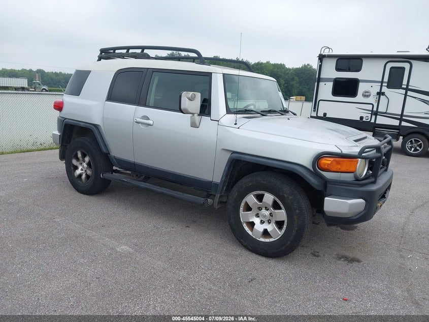 2008 Toyota Fj cruiser VIN JTEBU11F28K015570 IAAI salvage auction — NORMAL WEAR, Clear (Indiana), sold $2,150 on 2026-07-30 (photo 1)