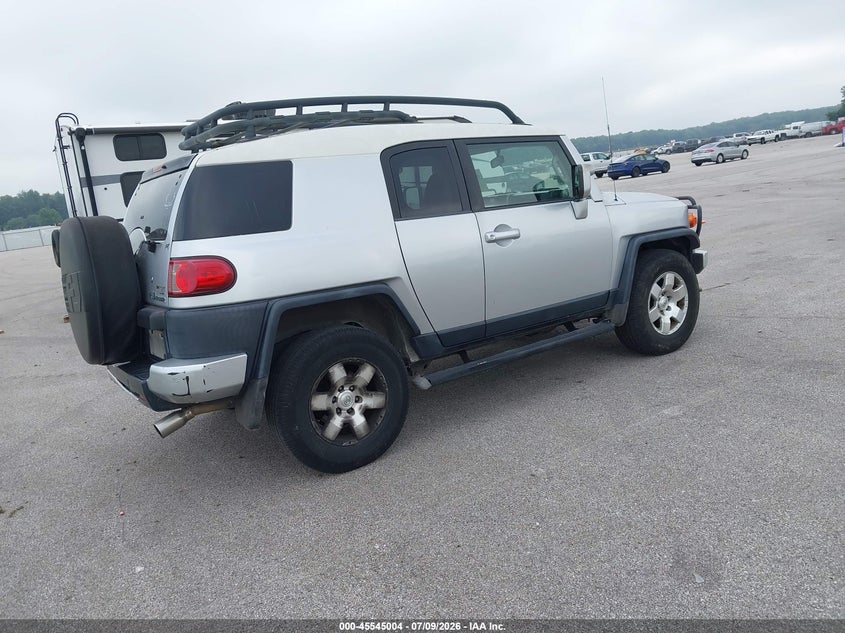 2008 Toyota Fj cruiser VIN JTEBU11F28K015570 IAAI salvage auction — NORMAL WEAR, Clear (Indiana), sold $2,150 on 2026-07-30 (photo 4)