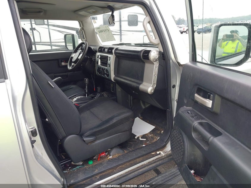 2008 Toyota Fj cruiser VIN JTEBU11F28K015570 IAAI salvage auction — NORMAL WEAR, Clear (Indiana), sold $2,150 on 2026-07-30 (photo 5)