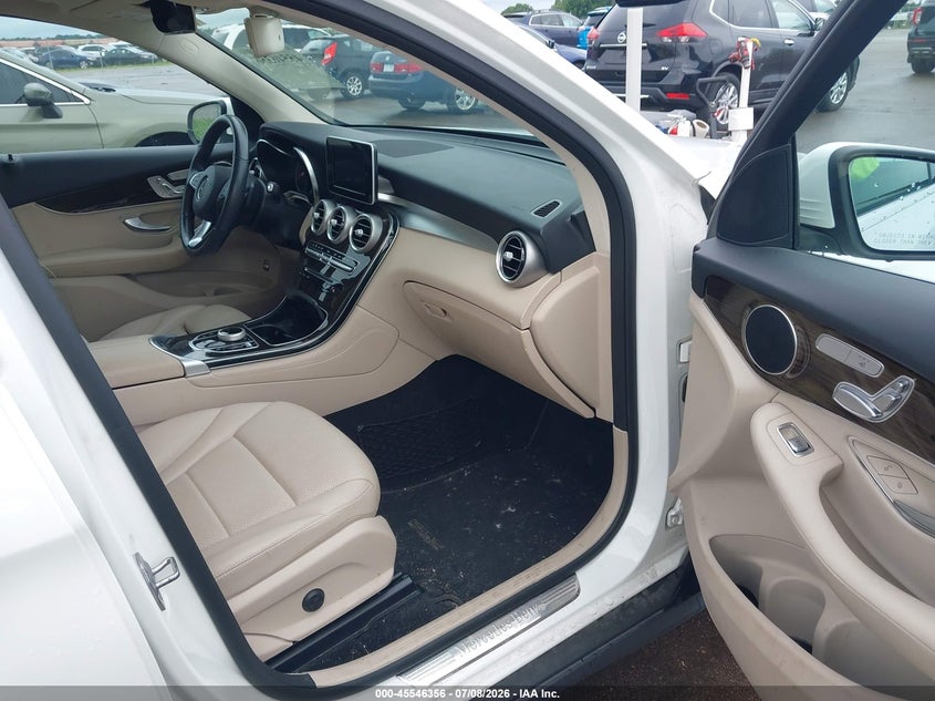 2019 Mercedes-benz Glc VIN WDC0G4KB9KV140145 IAAI salvage auction — LEFT FRONT, Salvage Title, sold $8,000 on 2026-08-17 (photo 5)