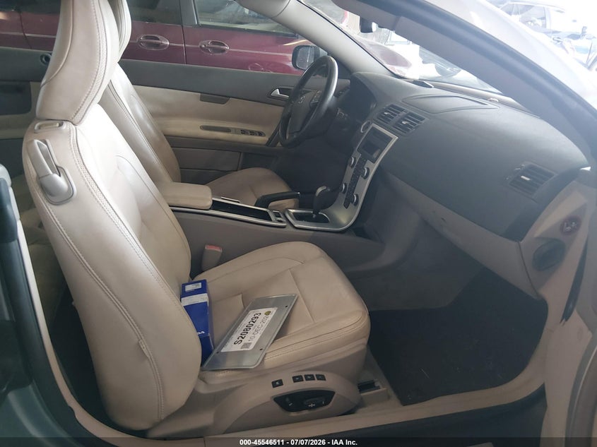 2011 Volvo C70 VIN YV1672MC1BJ115266 IAAI salvage auction — NORMAL WEAR, Clear (Tennessee), sold $650 on 2026-07-27 (photo 5)
