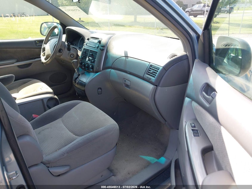 2008 Toyota Sienna VIN 5TDZK23C88S187645 IAAI salvage auction — NORMAL WEAR, Clear (New York), sold $400 on 2026-07-28 (photo 5)