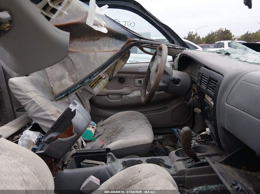 2002 Toyota Tacoma VIN 5TESN92N52Z890909 IAAI salvage auction — ROLLOVER, Non-Repairable (California), sold $900 on 2026-07-20 (photo 5)