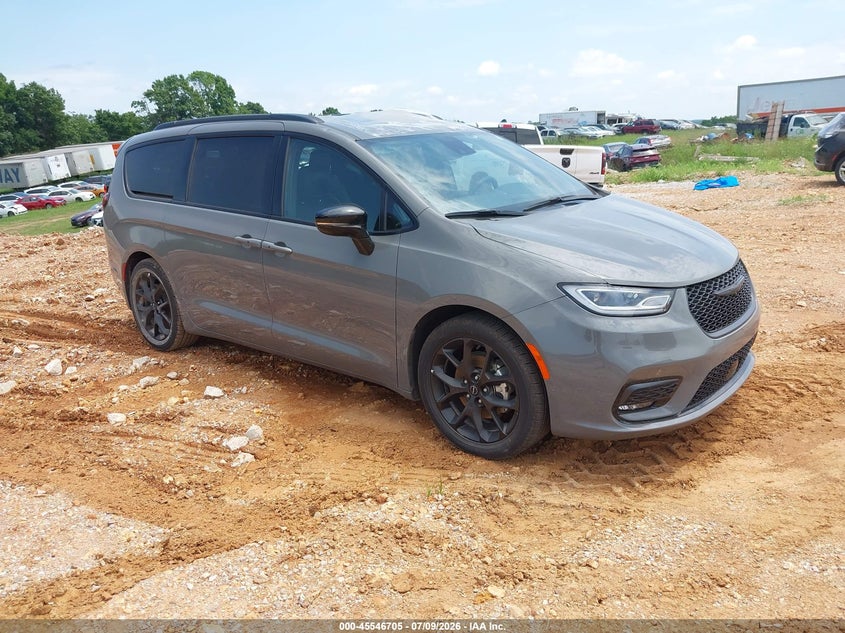 2025 Chrysler Pacifica VIN 2C4RC1GG0SR566143 IAAI salvage auction — HAIL, Salvage Title, sold $11,550 on 2026-07-15 (photo 1)