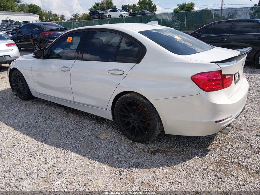 2013 BMW 3er VIN WBA3A5G54DNP25874 IAAI salvage auction — BIOHAZARD/CHEMICAL, Salvage Title, sold $250 on 2026-08-19 (photo 3)