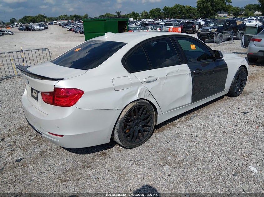 2013 BMW 3er VIN WBA3A5G54DNP25874 IAAI salvage auction — BIOHAZARD/CHEMICAL, Salvage Title, sold $250 on 2026-08-19 (photo 4)