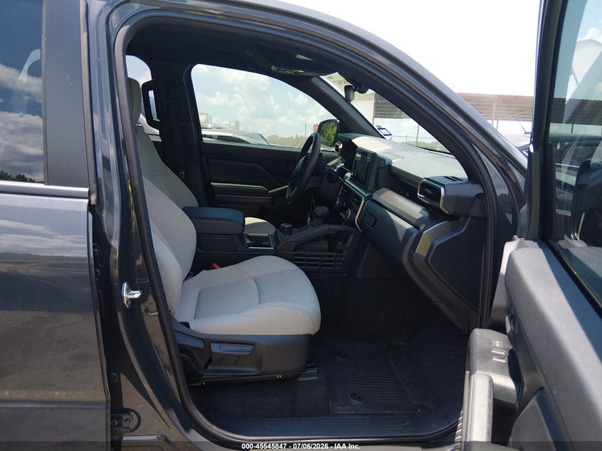 2025 Toyota 4runner VIN JTEVA5BR9S5060291 IAAI salvage auction — RIGHT SIDE, Salvage Title, sold $26,450 on 2026-08-01 (photo 5)