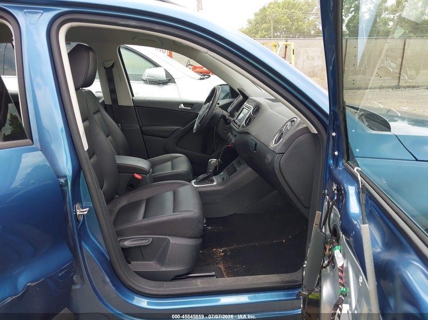 2017 Volkswagen Tiguan VIN WVGAV7AX3HK005165 IAAI salvage auction — FRONT END, Salvage Title, sold $2,550 on 2026-07-23 (photo 5)