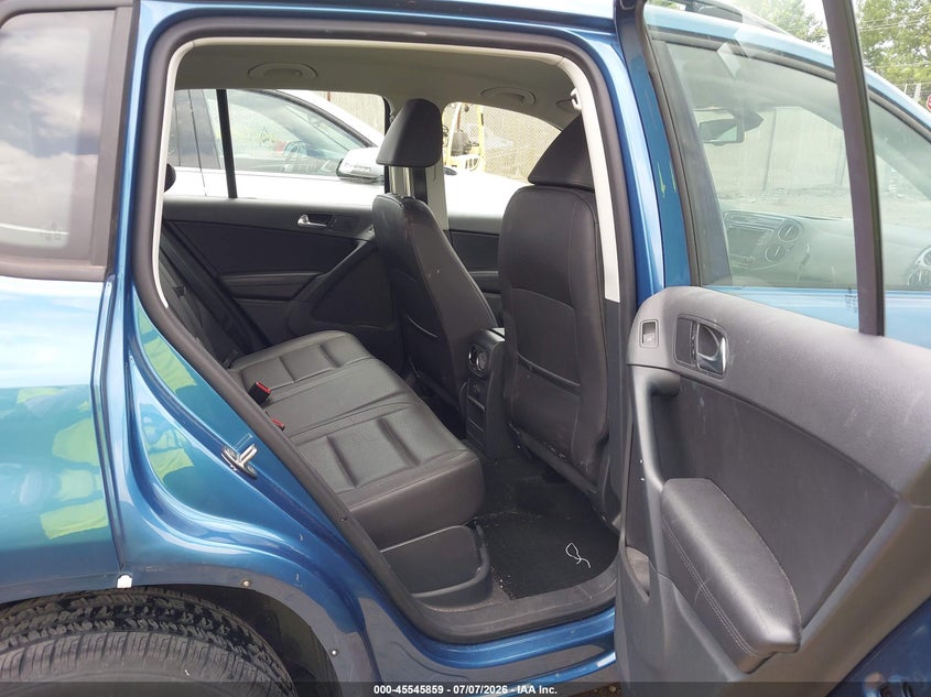 2017 Volkswagen Tiguan VIN WVGAV7AX3HK005165 IAAI salvage auction — FRONT END, Salvage Title, sold $2,550 on 2026-07-23 (photo 8)