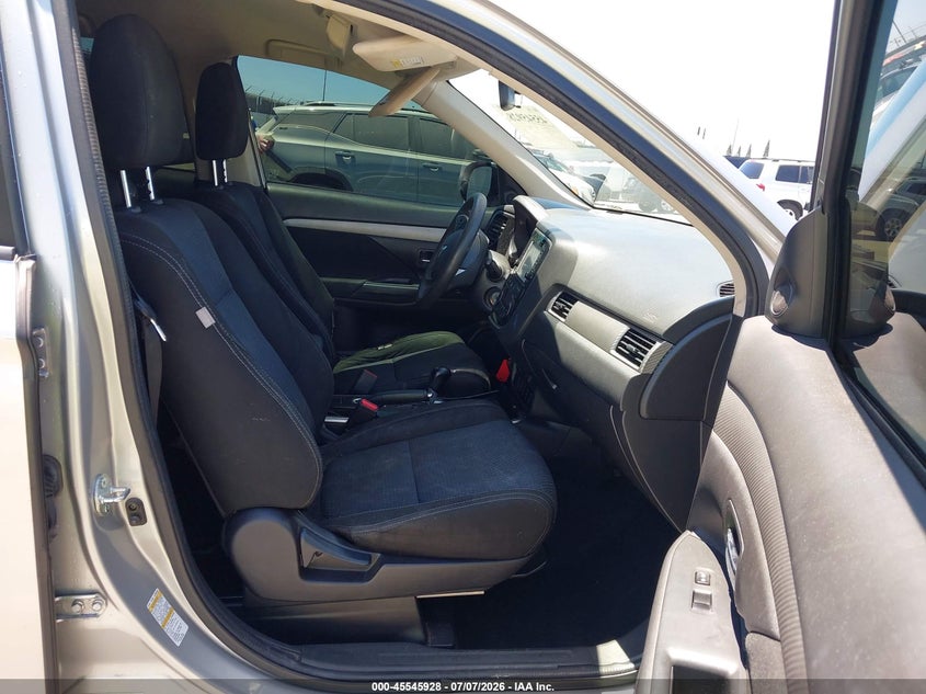 2018 Mitsubishi Outlander VIN JA4AZ3A37JZ052916 IAAI salvage auction — REAR END, Salvage Title, sold $2,325 on 2026-07-29 (photo 5)