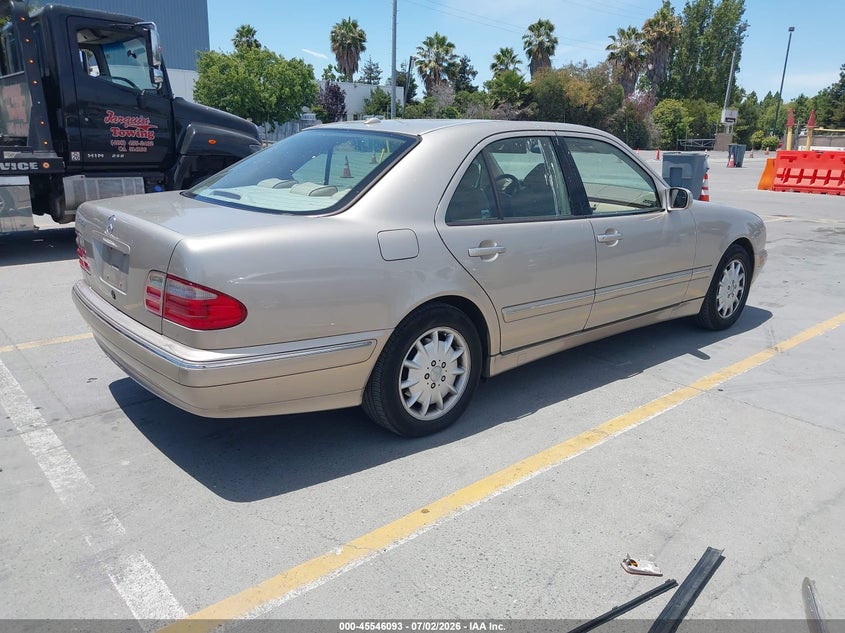 2000 Mercedes-benz E-class VIN WDBJF65J9YB060316 IAAI salvage auction — FRONT END, Salvage (California), sold $1,300 on 2026-07-17 (photo 4)