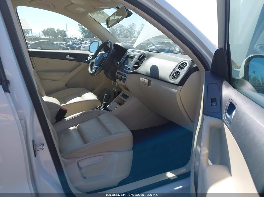 2016 Volkswagen Tiguan VIN WVGAV7AX4GW601666 IAAI salvage auction — FRONT END, Salvage (California), sold $875 on 2026-07-29 (photo 5)