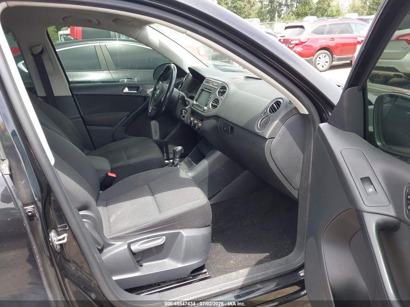 2015 Volkswagen Tiguan VIN WVGAV7AX4FW548787 IAAI salvage auction — NORMAL WEAR, Clear (Washington), sold $550 on 2026-07-29 (photo 5)