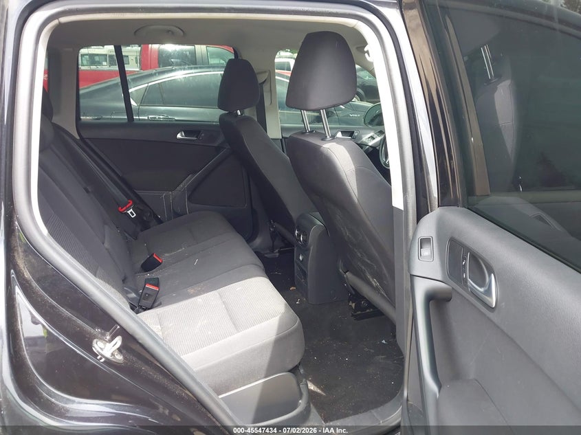 2015 Volkswagen Tiguan VIN WVGAV7AX4FW548787 IAAI salvage auction — NORMAL WEAR, Clear (Washington), sold $550 on 2026-07-29 (photo 8)