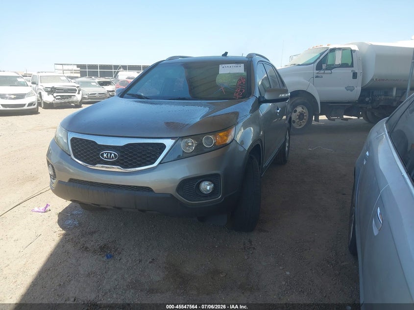 2013 Kia Sorento VIN 5XYKT3A60DG393342 IAAI salvage auction — NORMAL WEAR, Clear (Arizona), sold $25 on 2026-07-28 (photo 2)