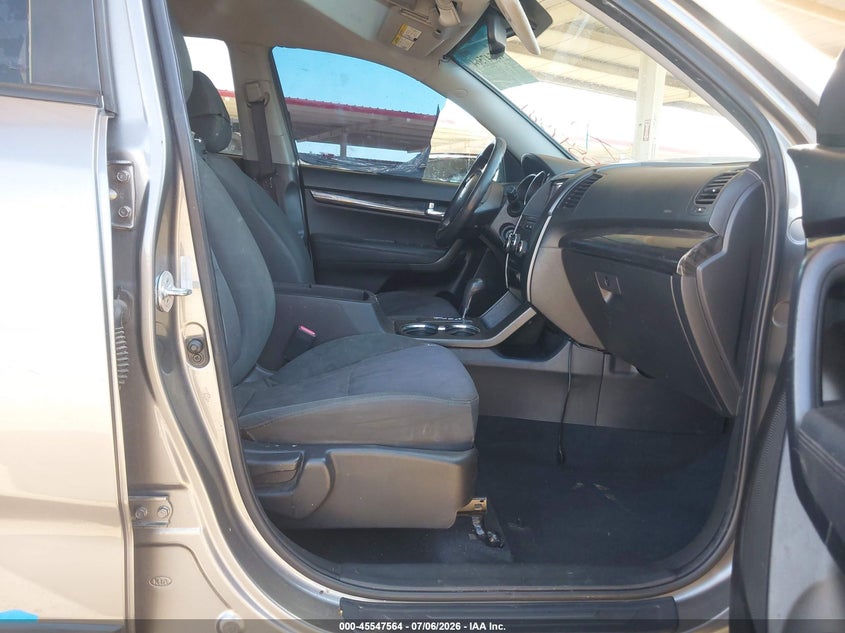2013 Kia Sorento VIN 5XYKT3A60DG393342 IAAI salvage auction — NORMAL WEAR, Clear (Arizona), sold $25 on 2026-07-28 (photo 5)