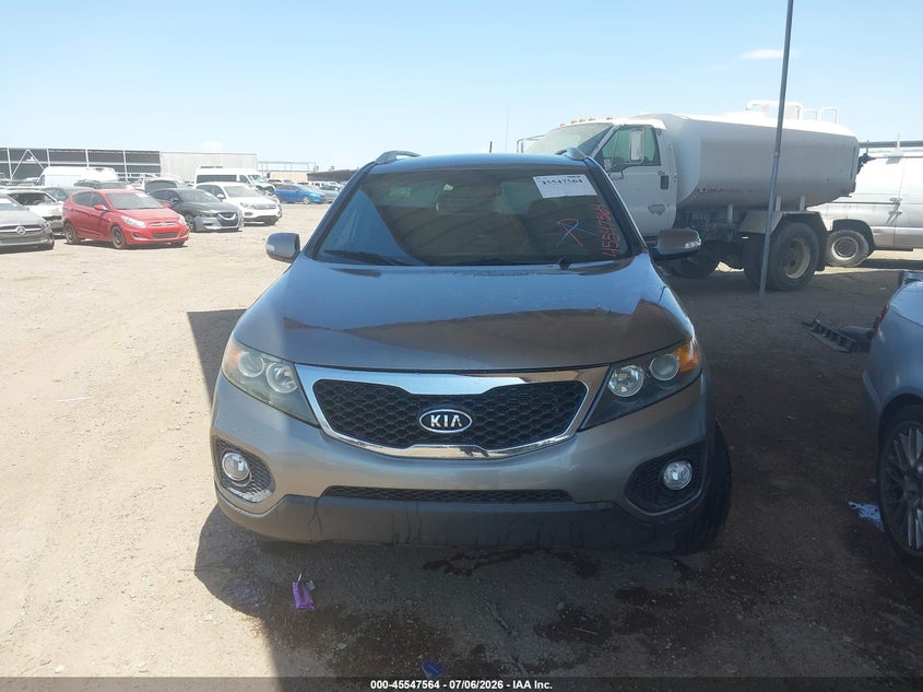 2013 Kia Sorento VIN 5XYKT3A60DG393342 IAAI salvage auction — NORMAL WEAR, Clear (Arizona), sold $25 on 2026-07-28 (photo 6)