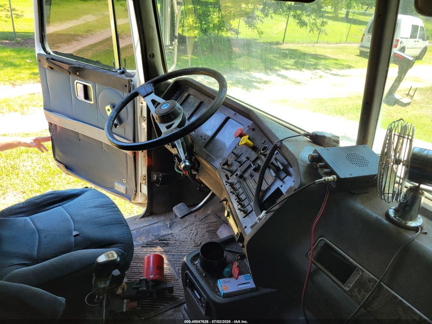 1995 White/gmc Aero VIN 4V1WDBJG6SN696053 IAAI salvage auction — NORMAL WEAR, Clear-Dealer Only (North Carolina), sold $1,900 on 2026-07-14 (photo 5)