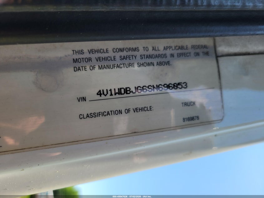 1995 White/gmc Aero VIN 4V1WDBJG6SN696053 IAAI salvage auction — NORMAL WEAR, Clear-Dealer Only (North Carolina), sold $1,900 on 2026-07-14 (photo 9)