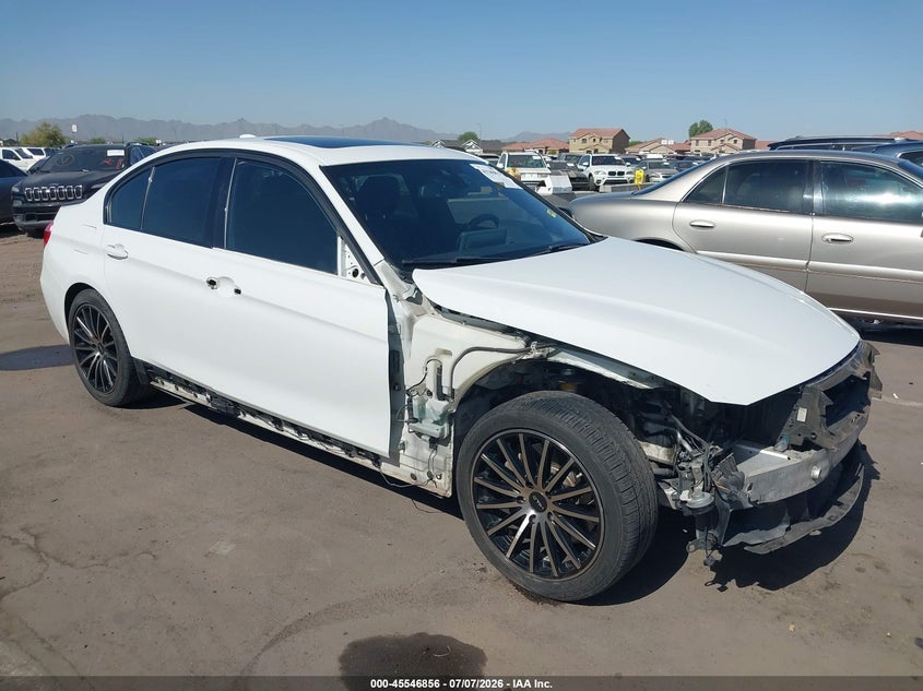 2013 BMW 3er VIN WBA3B9C57DF585744 IAAI salvage auction — SIDE, Salvage (Arizona), sold $2,100 on 2026-07-15 (photo 1)