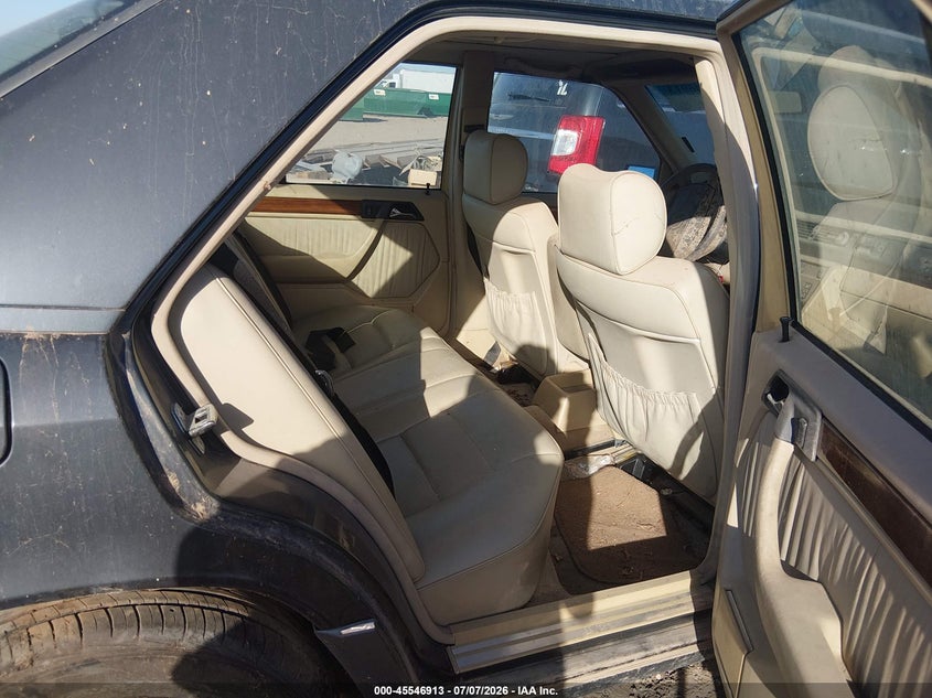 1990 Mercedes-benz 300 VIN WDBEA30D5LB259176 IAAI salvage auction — NORMAL WEAR, Clear-Dealer Only (Arizona), sold $600 on 2026-07-28 (photo 8)