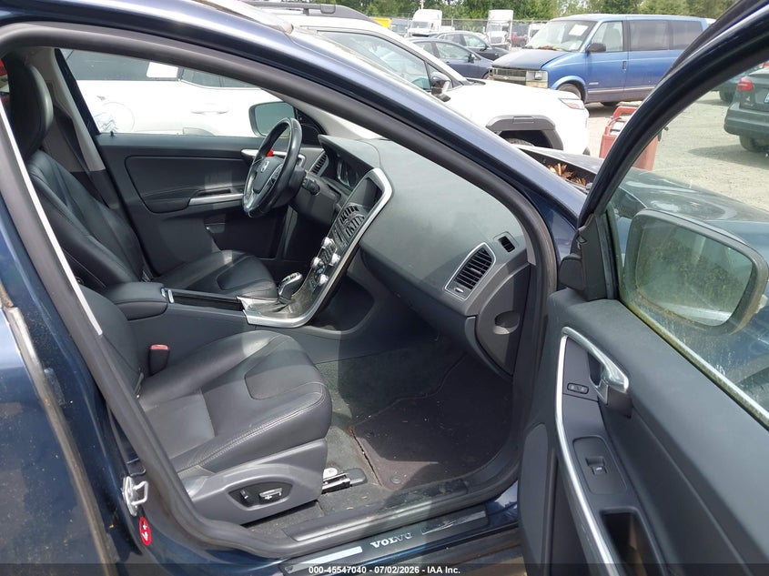 2015 Volvo Xc60 VIN YV4612RK3F2635778 IAAI salvage auction — NORMAL WEAR, Clear (Washington), sold $2,875 on 2026-07-15 (photo 5)