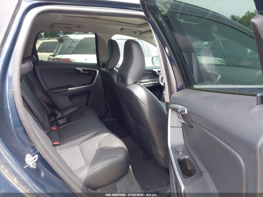 2015 Volvo Xc60 VIN YV4612RK3F2635778 IAAI salvage auction — NORMAL WEAR, Clear (Washington), sold $2,875 on 2026-07-15 (photo 8)