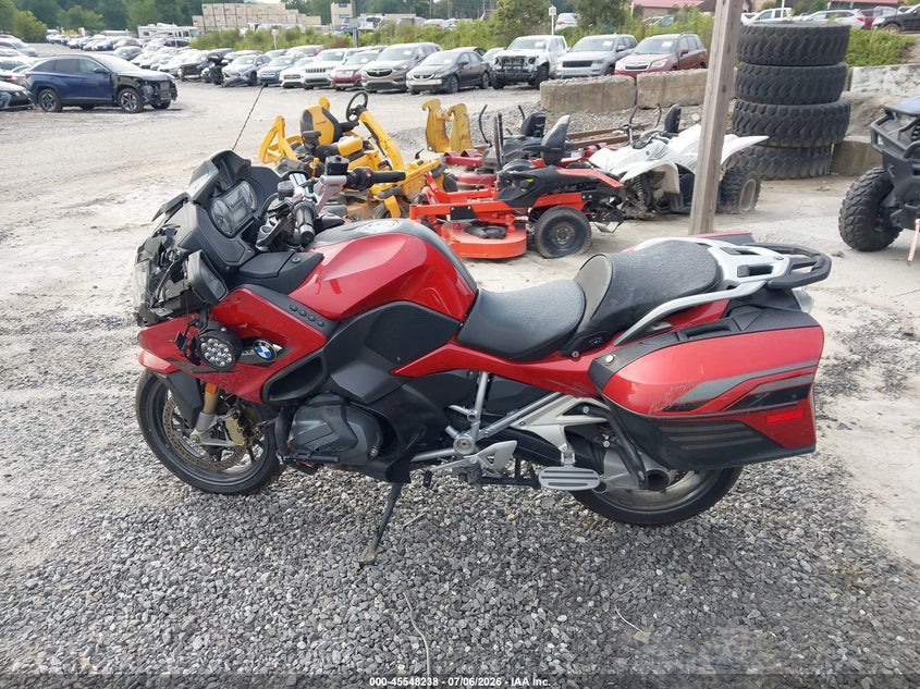 2020 BMW R 1250 VIN WB10J6301LZG39581 IAAI salvage auction — LEFT & RIGHT, Salvage (North Carolina), sold $3,100 on 2026-07-28 (photo 2)