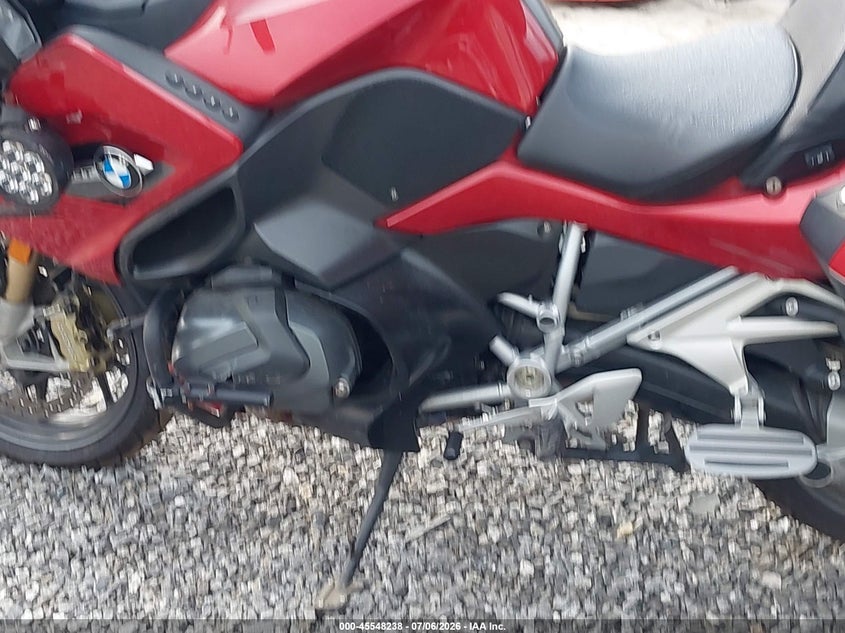 2020 BMW R 1250 VIN WB10J6301LZG39581 IAAI salvage auction — LEFT & RIGHT, Salvage (North Carolina), sold $3,100 on 2026-07-28 (photo 9)