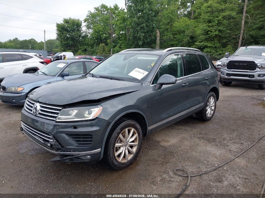 2016 Volkswagen Touareg VIN WVGEF9BP3GD004531 IAAI salvage auction — REAR END, Rebuildable (Florida), sold $825 on 2026-08-06 (photo 2)