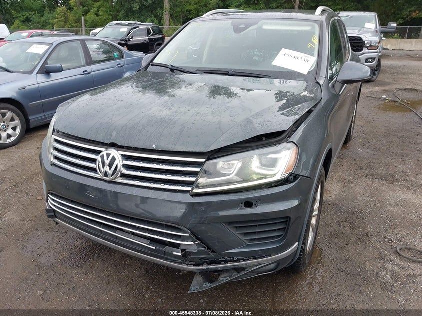 2016 Volkswagen Touareg VIN WVGEF9BP3GD004531 IAAI salvage auction — REAR END, Rebuildable (Florida), sold $825 on 2026-08-06 (photo 6)