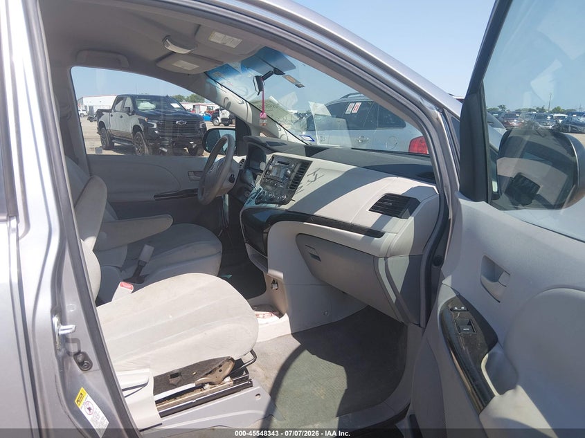 2011 Toyota Sienna VIN 5TDZK3DC2BS112287 IAAI salvage auction — NORMAL WEAR, Original (Texas), sold $1,150 on 2026-07-21 (photo 5)