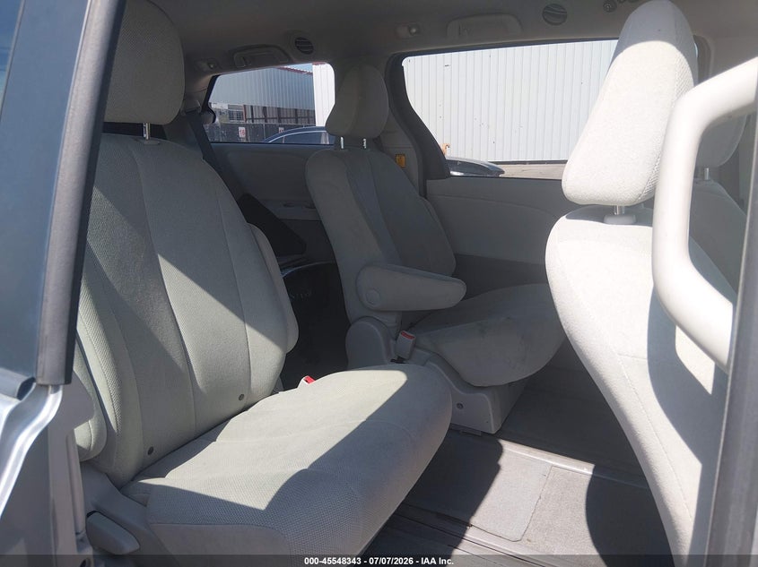 2011 Toyota Sienna VIN 5TDZK3DC2BS112287 IAAI salvage auction — NORMAL WEAR, Original (Texas), sold $1,150 on 2026-07-21 (photo 8)