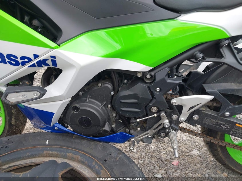 2024 Kawasaki Ninja VIN ML5EXGJ18RDA18525 IAAI salvage auction — UNKNOWN, Salvage Title, sold $1,750 on 2026-09-12 (photo 9)